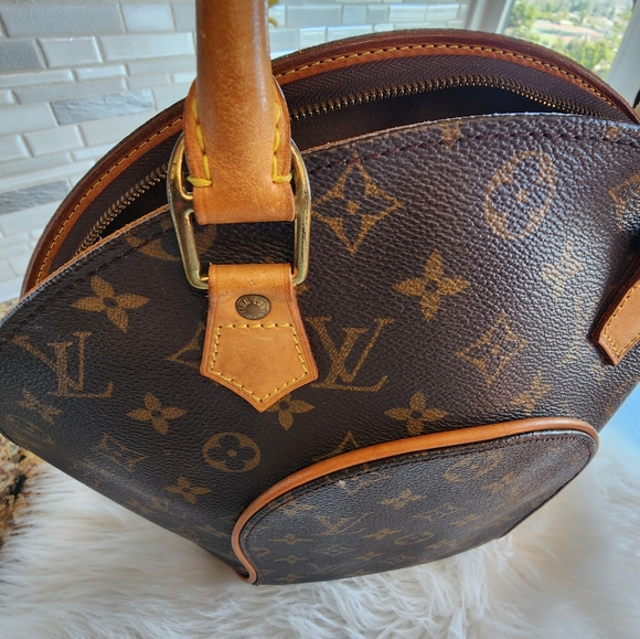 Louis Vuitton Ellipse MM Monogrammed Bag - Picture 5 of 13